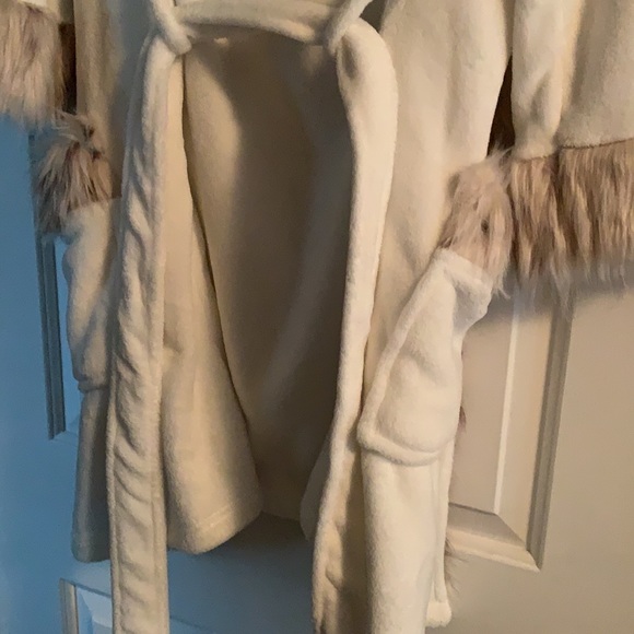 PB Teen Fur Detail Robe - Picture 7 of 7